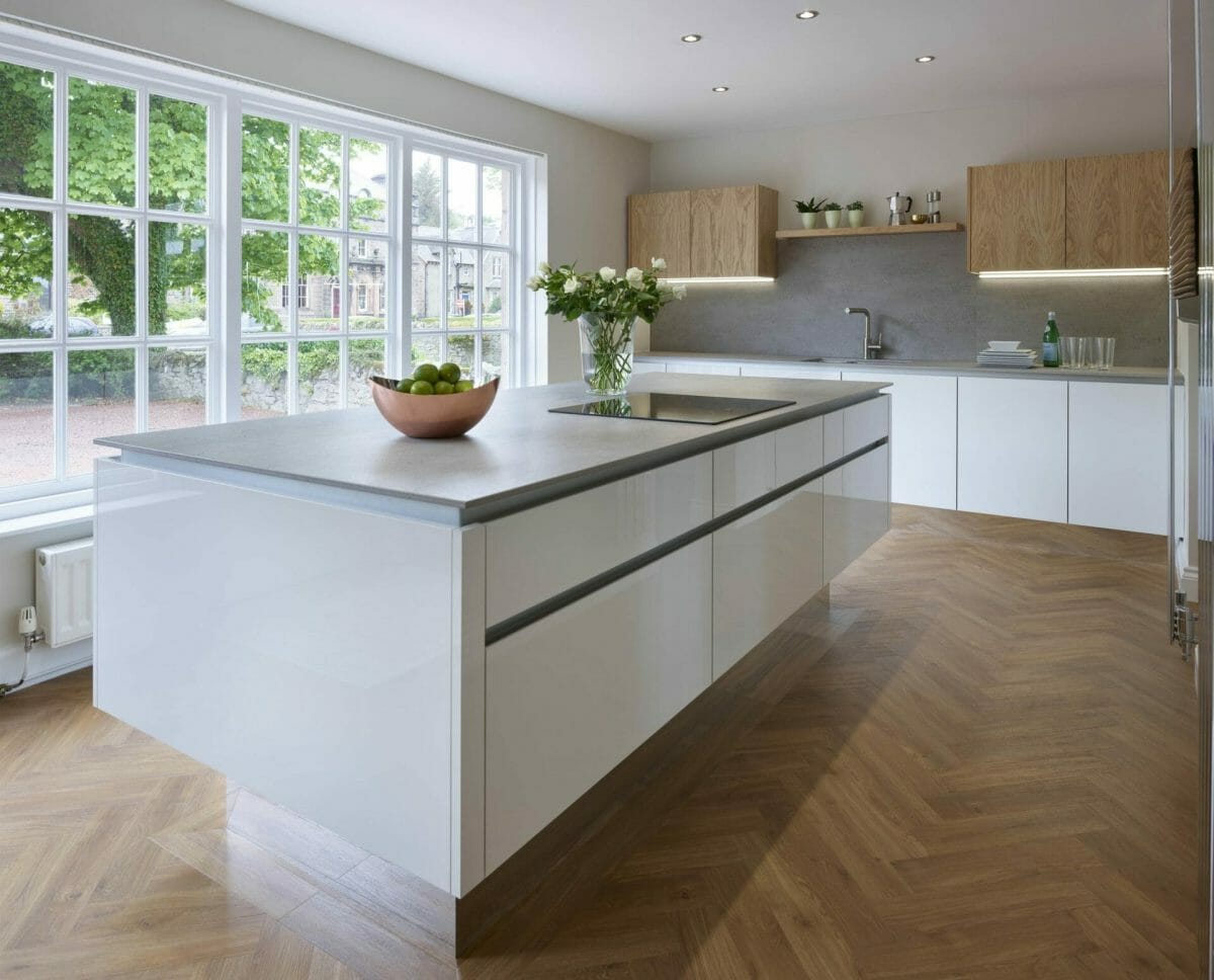 White and grey gloss kitchen