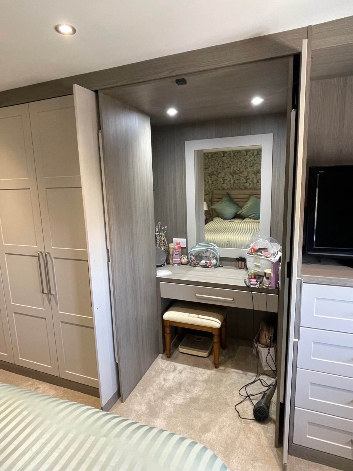 Dressing table behind closed doors
