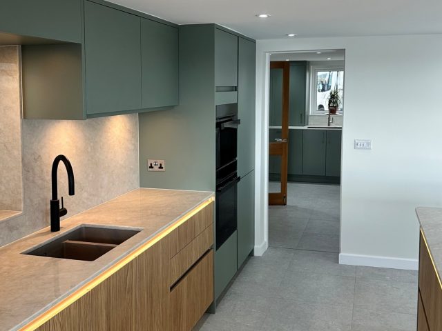 Keller Handlelss Kitchen with Utility